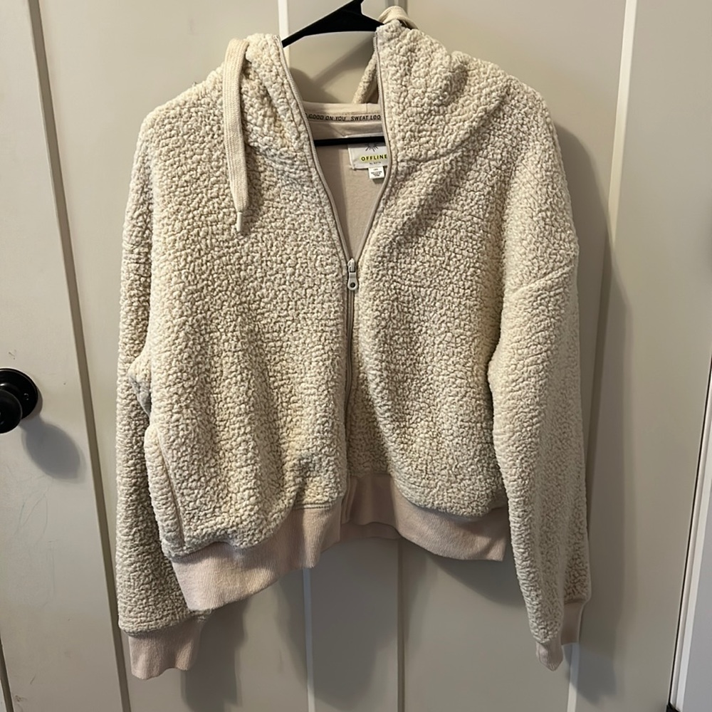 Aerie cropped sherpa jacket w/ hood.